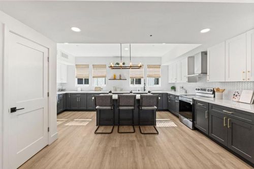 584 Compton Ter, Sunnyvale, CA, 94085-4626 | Card Image