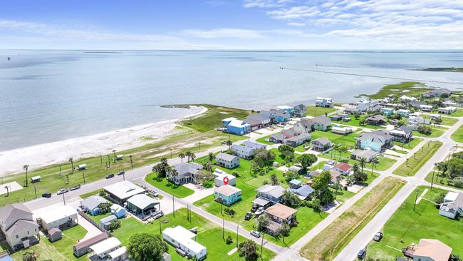 106 E Madison Ave, House other with 2 bedrooms, 2 bathrooms and null parking in Port O Connor TX | Image 34