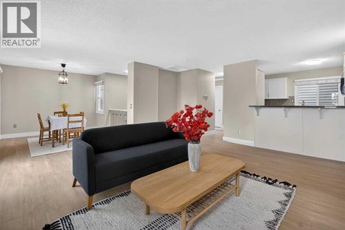 36 Glamis Green Sw, Calgary, AB, T3E6V1 | Card Image