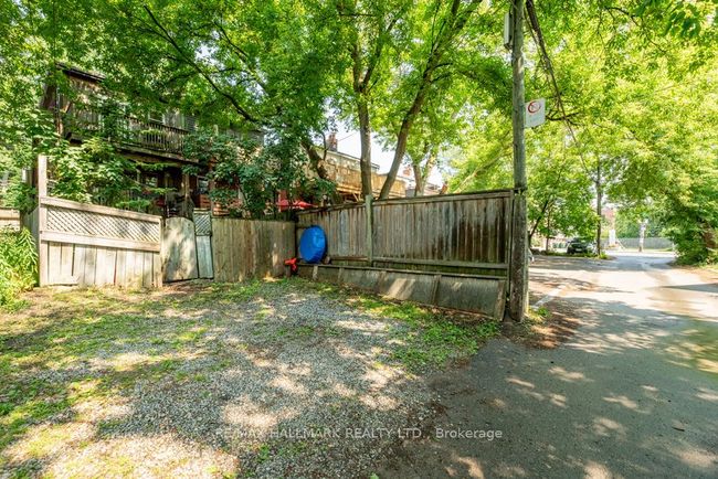 219 Kingston Rd, House attached with 3 bedrooms, 2 bathrooms and 2 parking in Toronto ON | Image 20