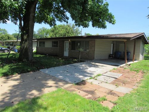 1950 Thunderbird Ave, Florissant, MO, 63033-2053 | Card Image