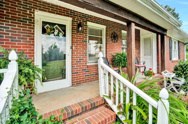 214 Lakeview Ter, House other with 3 bedrooms, 2 bathrooms and null parking in SIMPSONVILLE SC | Image 4