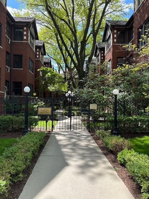 1n-817 Lake St, Oak Park, IL, 60301-1311 | Card Image