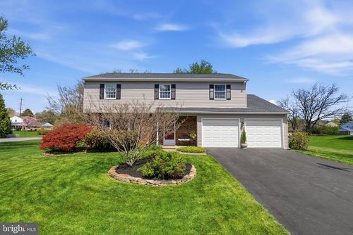 1847 Clarence Dr, HELLERTOWN, PA, 18055-2702 | Card Image