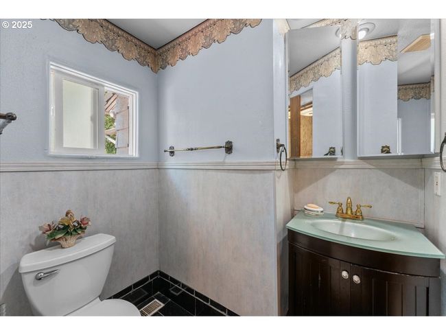 1845 Sw 18 Th Ct, House other with 4 bedrooms, 3 bathrooms and 2 parking in Gresham OR | Image 21