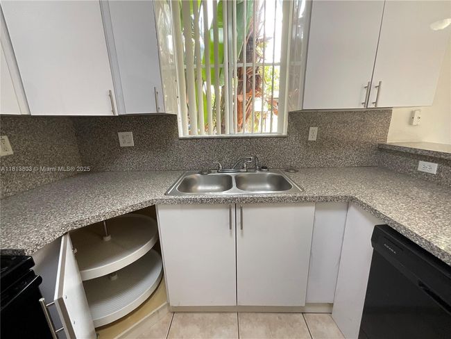 APT-104 - 7301 Nw 174 Th Ter, Townhouse with 3 bedrooms, 3 bathrooms and null parking in Hialeah FL | Image 7