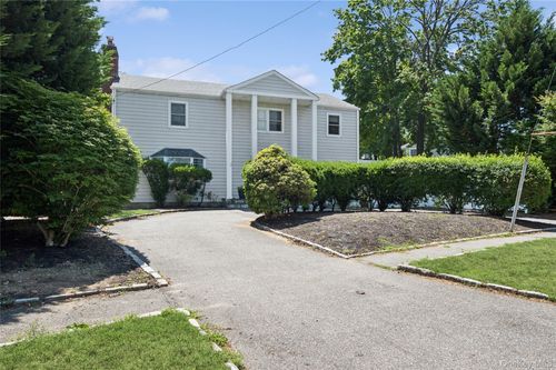 1954 Kirkwood Ave, Merrick, NY, 11566-4305 | Card Image