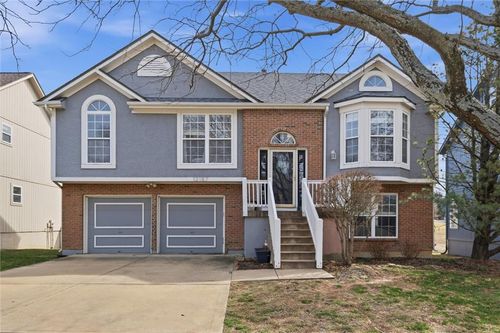 12187 S Troost St, Olathe, KS, 66061-5606 | Card Image