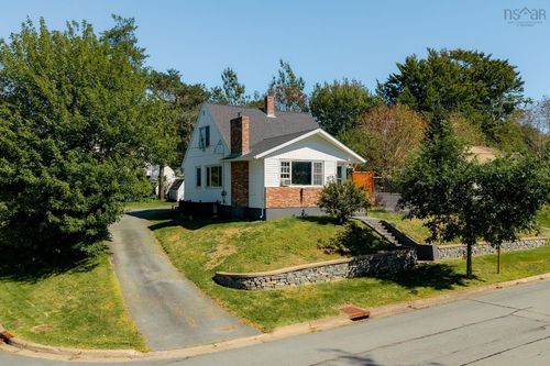 23 Valleyfield Rd, House with 3 bedrooms, 1 bathrooms and null parking in Dartmouth NS | Card Image