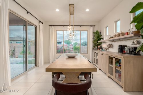 685 E Romsdalen Rd, Oro Valley, AZ, 85755-6105 | Card Image