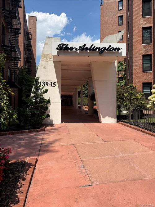 527-139-15 83rd Ave, Jamaica, NY, 11435-1523 | Card Image