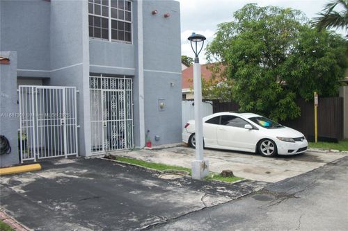 16-3900 W 8th Ln, Hialeah, FL, 33012-7211 | Card Image