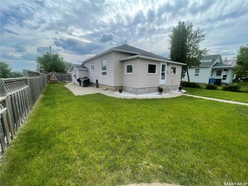 1002 2nd St, Estevan, SK, S4A0L7 | Card Image