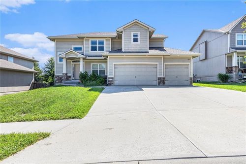 321 Se Golden Ln, Lees Summit, MO, 64063-4511 | Card Image