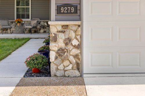 9279 Oakdale St, Clay, MI, 48001-4452 | Card Image