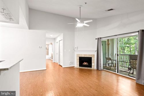 301-20322 Beechwood Ter, Ashburn, VA, 20147-2709 | Card Image