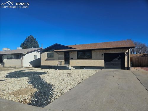 2128 Oakwood Ln, Pueblo, CO, 81005-2737 | Card Image