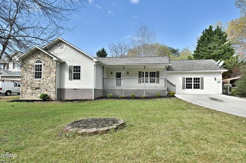 2913 Village Ln, Sevierville, TN, 37862-7515 | Card Image