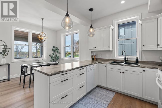 82 Gloucester Terr, House other with 2 bedrooms, 2 bathrooms and 4 parking in Goderich ON | Image 14