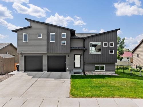 3213 New England St, Rapid City, SD, 57703-4749 | Card Image