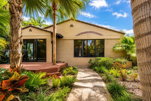 4230 Royal Palm Ave, Miami Beach, FL, 33140-3017 | Card Image