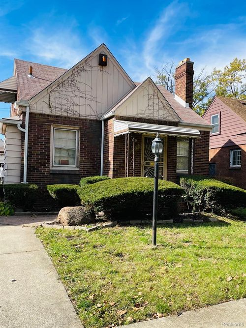 9327 Cloverlawn St, Detroit, MI, 48204-2732 | Card Image