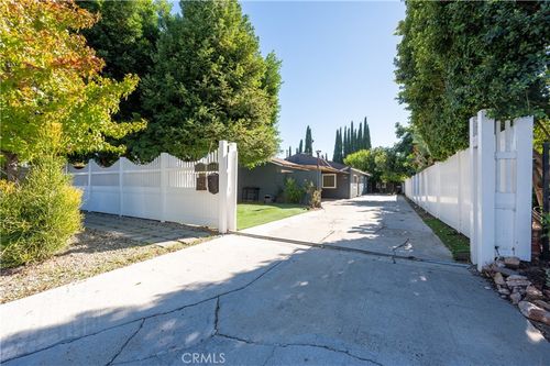 16038 Hartland St, Van Nuys, CA, 91406-4524 | Card Image