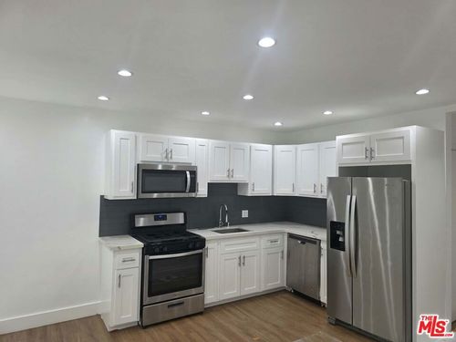3-1922 N Vista Del Mar Avenue, Los Angeles, CA, 90068 | Card Image