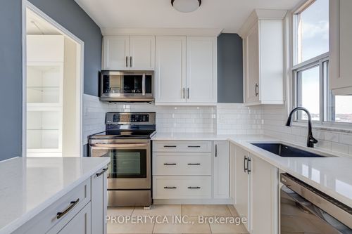 1503-15 Vicora Linkway, North York, ON, M3C1A9 | Card Image