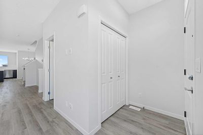 156 Edith Way Nw, Home with 3 bedrooms, 2 bathrooms and 2 parking in Calgary AB | Image 3