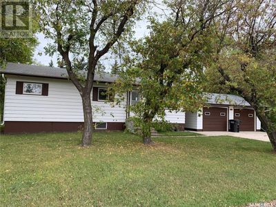 832 Railway Ave N, House other with 3 bedrooms, 2 bathrooms and null parking in Bruno SK | Image 2