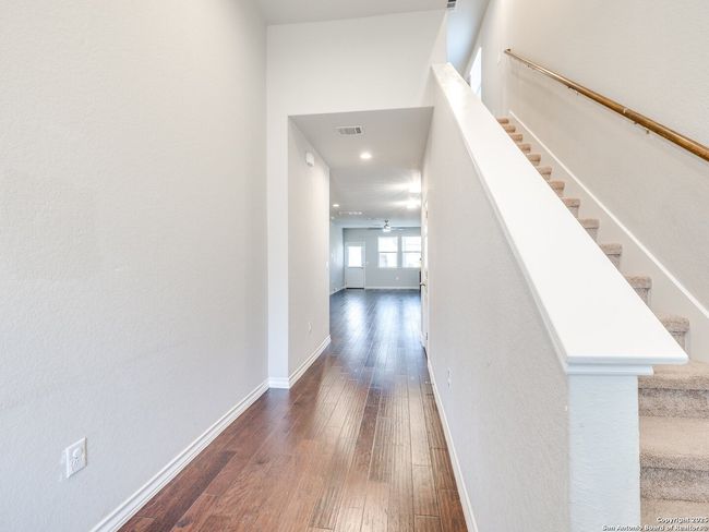 5627 Chestnut Xing, House other with 3 bedrooms, 3 bathrooms and null parking in San Antonio TX | Image 13
