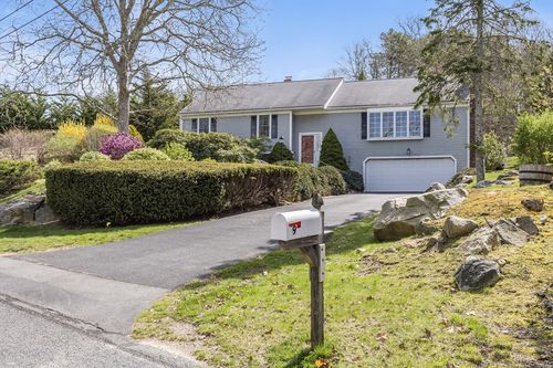 9 Courier Dr, Dennis, MA, 02638-2252 | Card Image