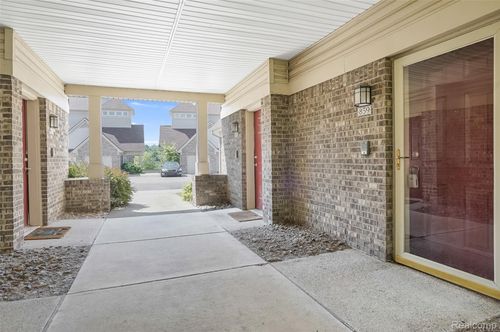 859 Amanda Ln, Pontiac, MI, 48340-1378 | Card Image