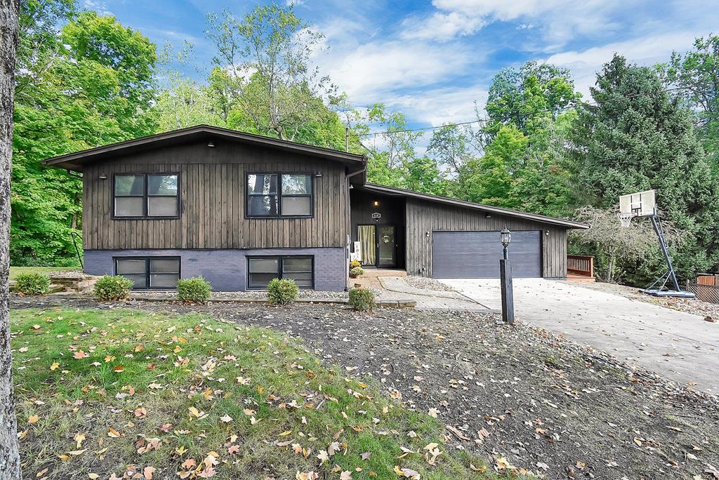 Holiday Dr, Mansfield, OH 44904