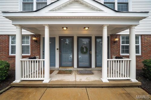 9172 Eager Rd, Brentwood, MO, 63144-1163 | Card Image