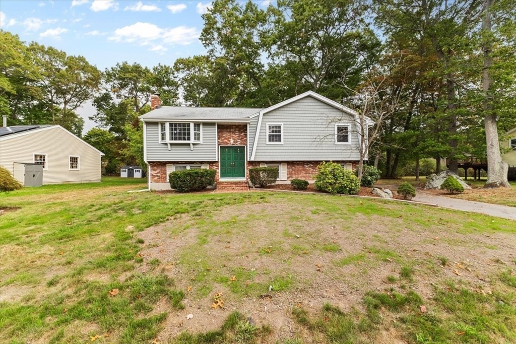 Claire Dr, Attleboro, MA 02703