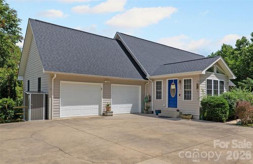15 Willow Knolls Dr, Weaverville, NC, 28787-5524 | Card Image