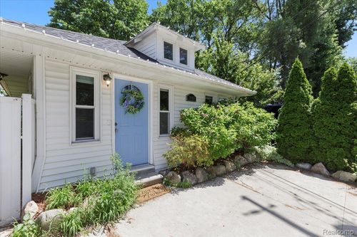 1865 Cass Lake Front Rd, Keego Harbor, MI, 48320-1064 | Card Image