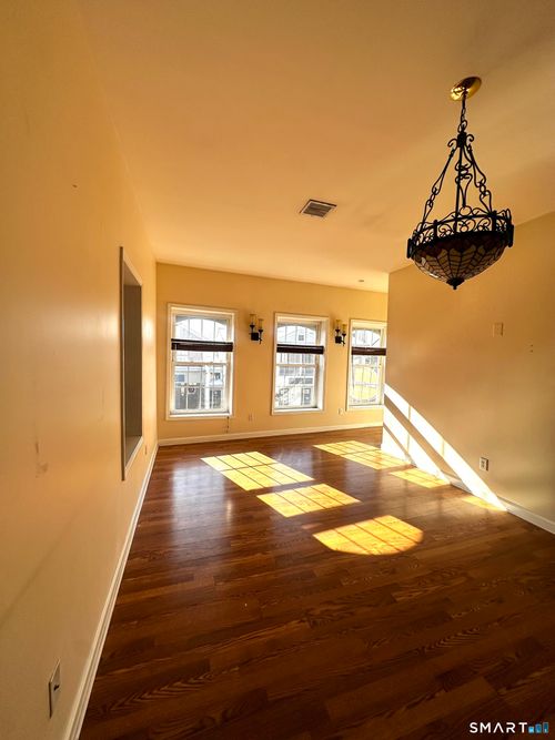 1b-32 Main St, Groton, CT, 06340-5756 | Card Image