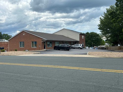 24 Idlewood Blvd, STAUNTON, VA, 24401-9303 | Card Image