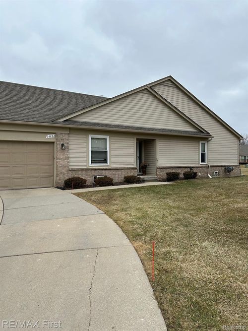 34267 Birchway Cir, Sterling Heights, MI, 48312-5304 | Card Image