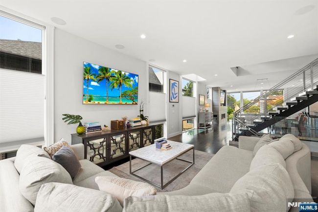 12 Hooks Ln, Condo with 4 bedrooms, 4 bathrooms and null parking in Edgewater NJ | Image 22