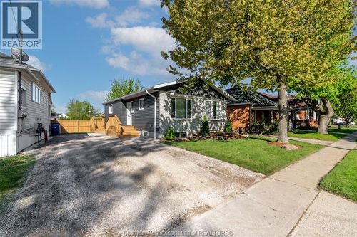 12 Lansdowne Ave, Chatham, ON, N7M4J3 | Card Image