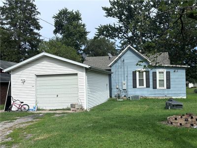 208 S Main Street, House other with 3 bedrooms, 1 bathrooms and null parking in Altamont IL | Image 2