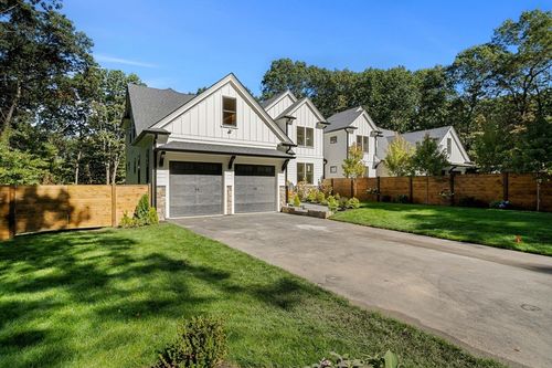 1-18 Overlook Dr, Bedford, MA, 01730-1331 | Card Image