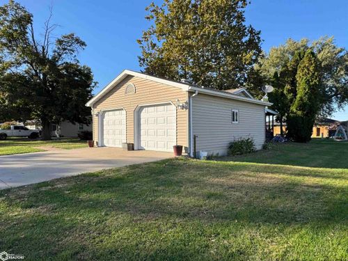 805 Pamela St, Moravia, IA, 52571-9570 | Card Image