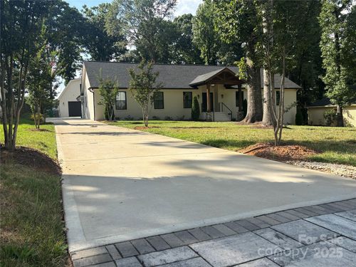 1118 Crestbrook Dr, Charlotte, NC, 28211-4020 | Card Image