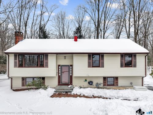 77 Pinebrook Cir, Guilford, CT, 06437-1947 | Card Image