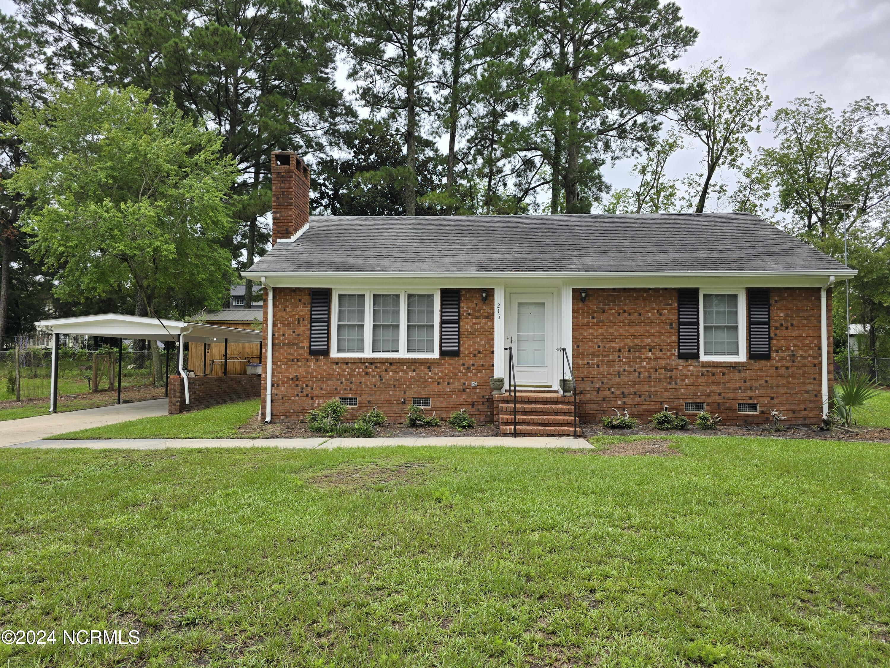 James St, LA Grange, NC 28551